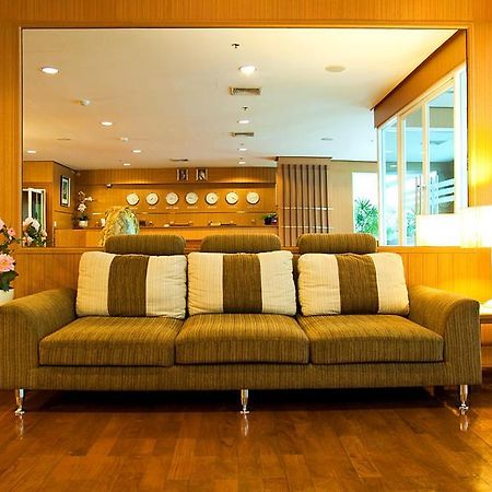 Laurel Suite Бангкок Экстерьер фото