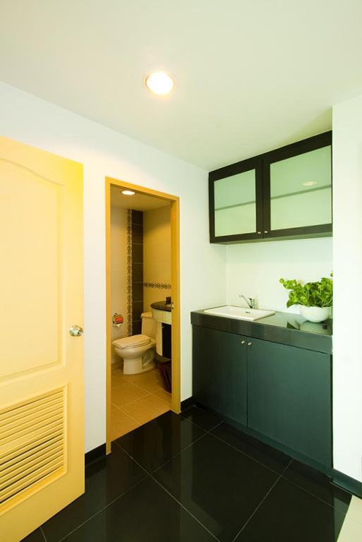 Laurel Suite Бангкок Экстерьер фото