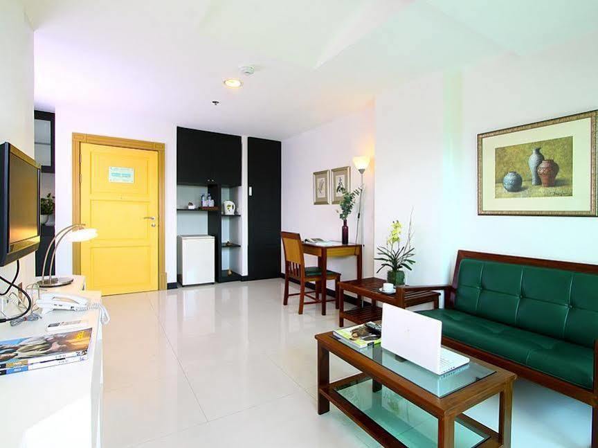 Laurel Suite Бангкок Экстерьер фото