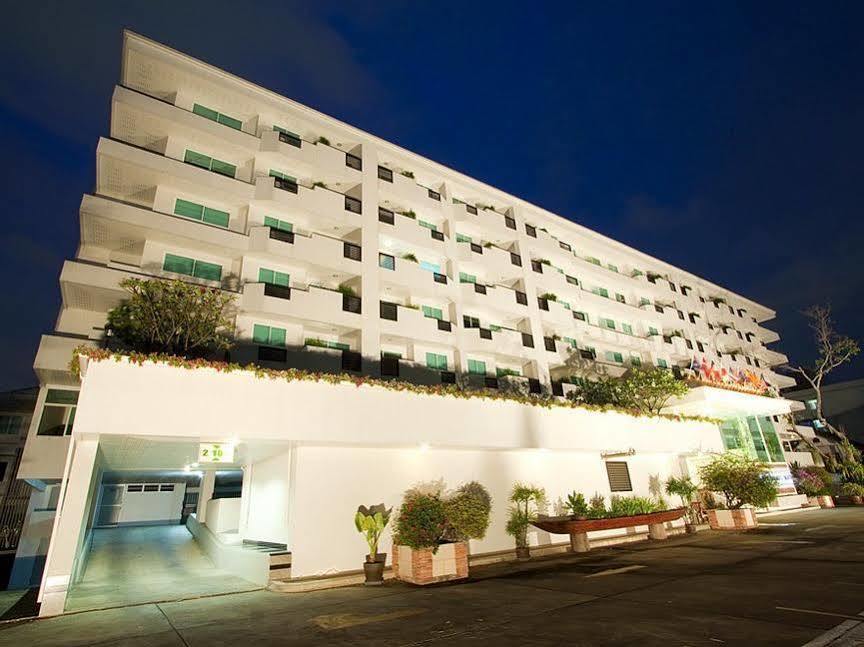 Laurel Suite Бангкок Экстерьер фото