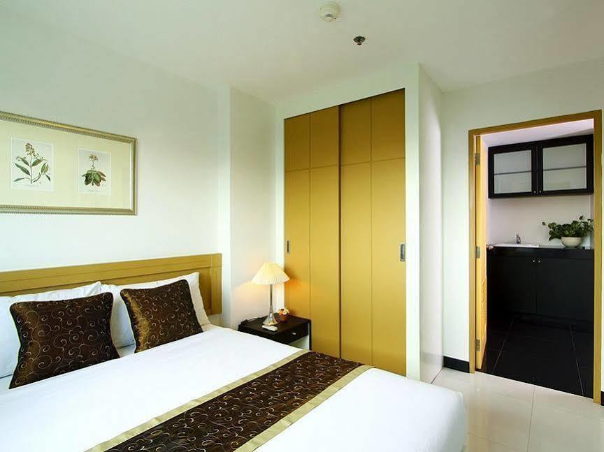 Laurel Suite Бангкок Экстерьер фото